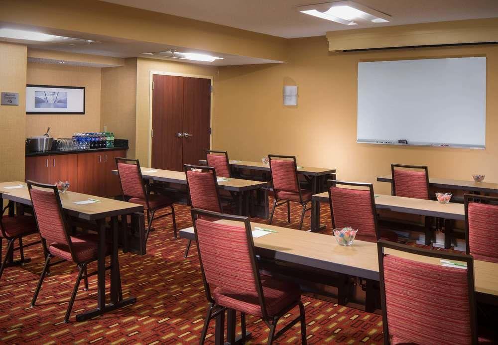 Courtyard Melbourne West Hotel Ngoại thất bức ảnh