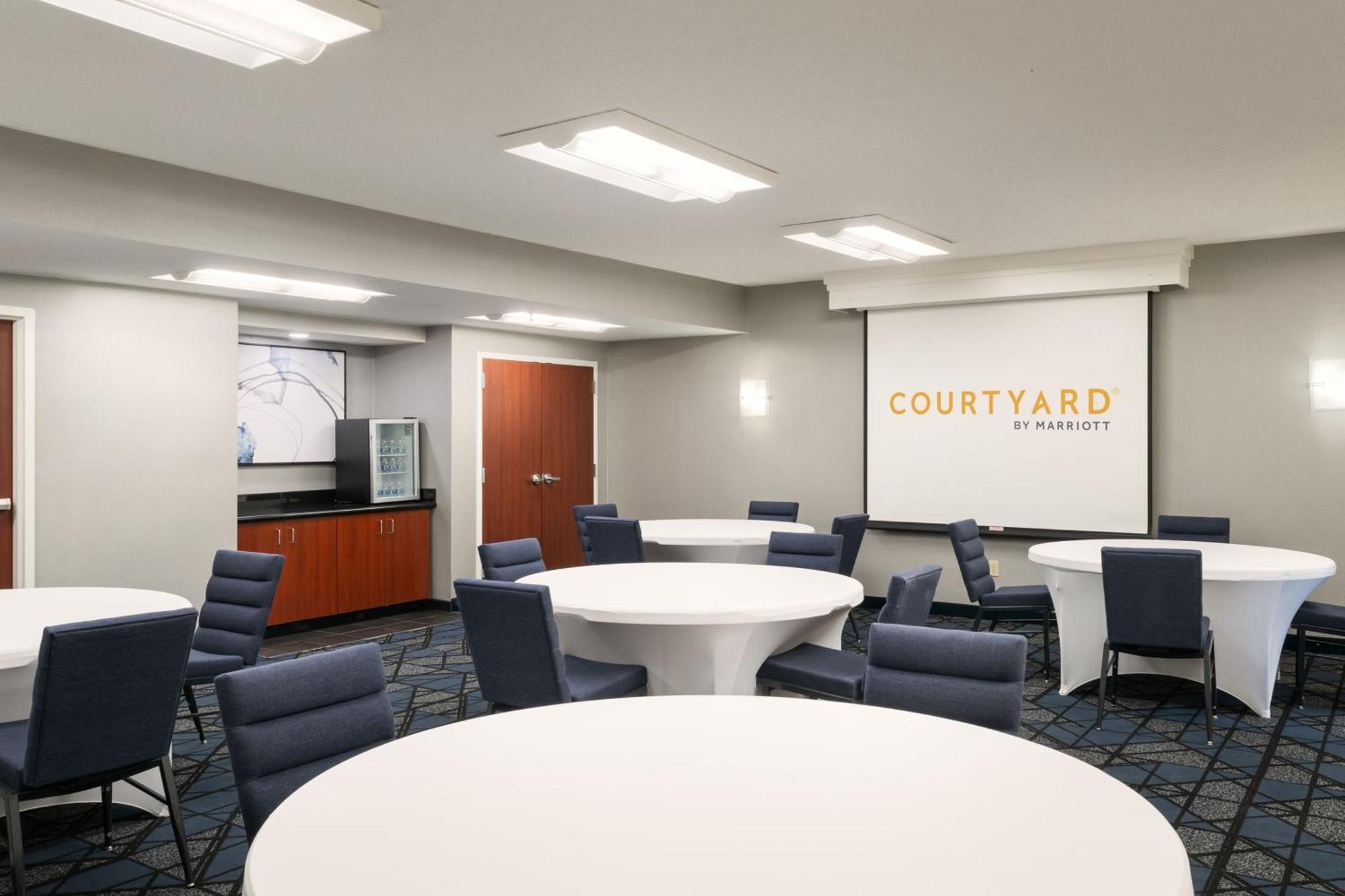 Courtyard Melbourne West Hotel Ngoại thất bức ảnh