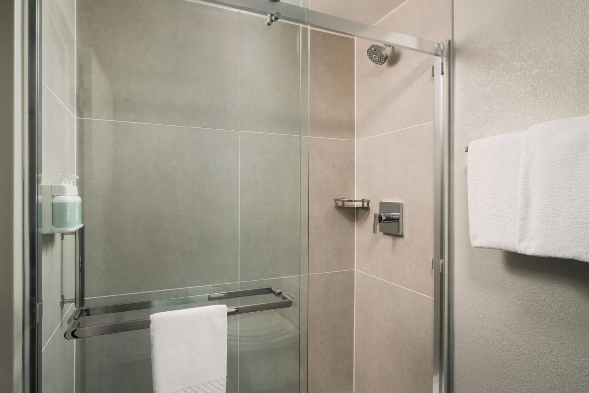 Courtyard Melbourne West Hotel Ngoại thất bức ảnh