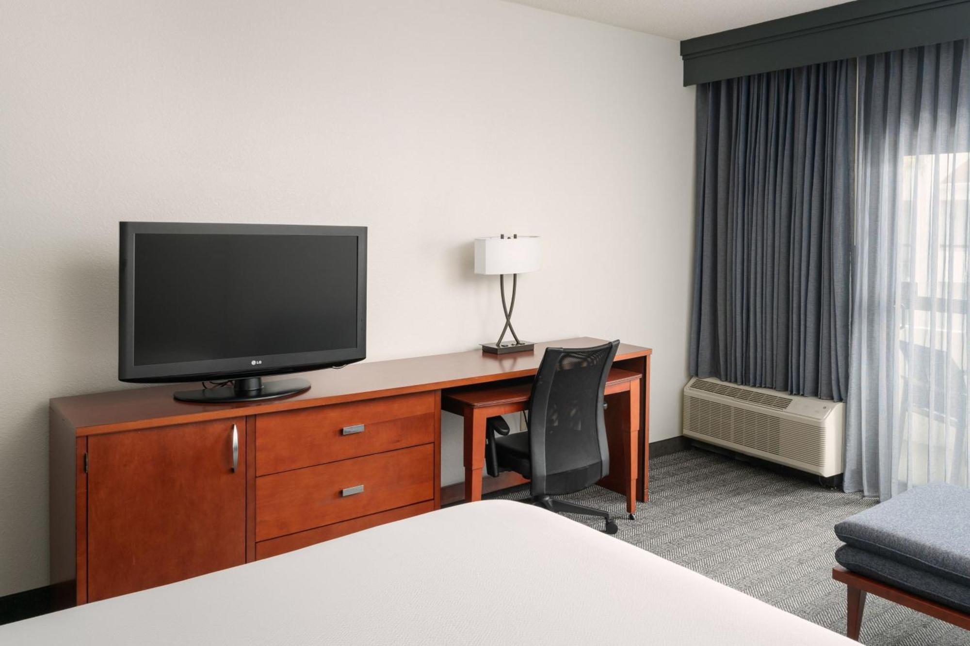 Courtyard Melbourne West Hotel Ngoại thất bức ảnh