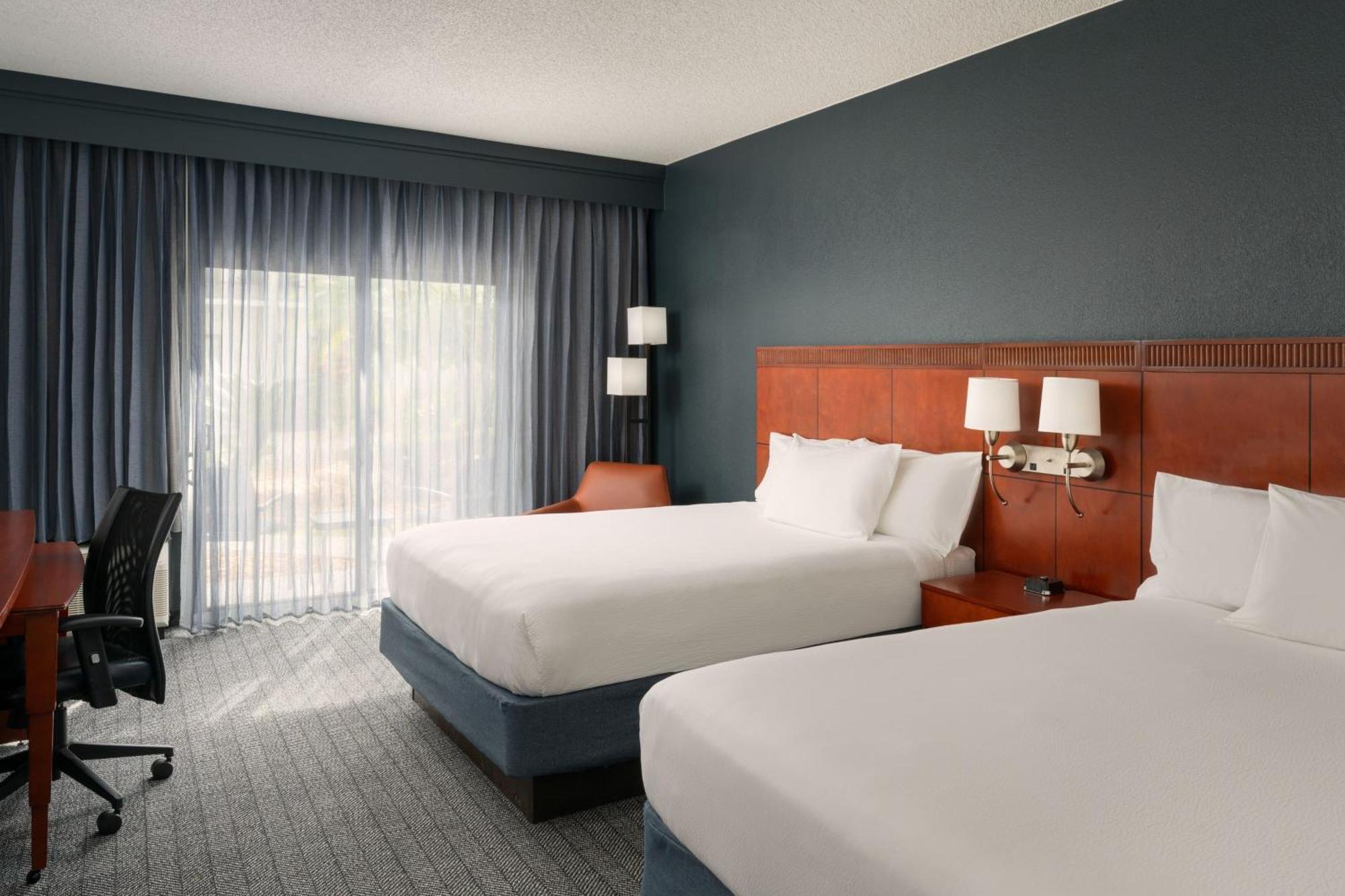 Courtyard Melbourne West Hotel Ngoại thất bức ảnh