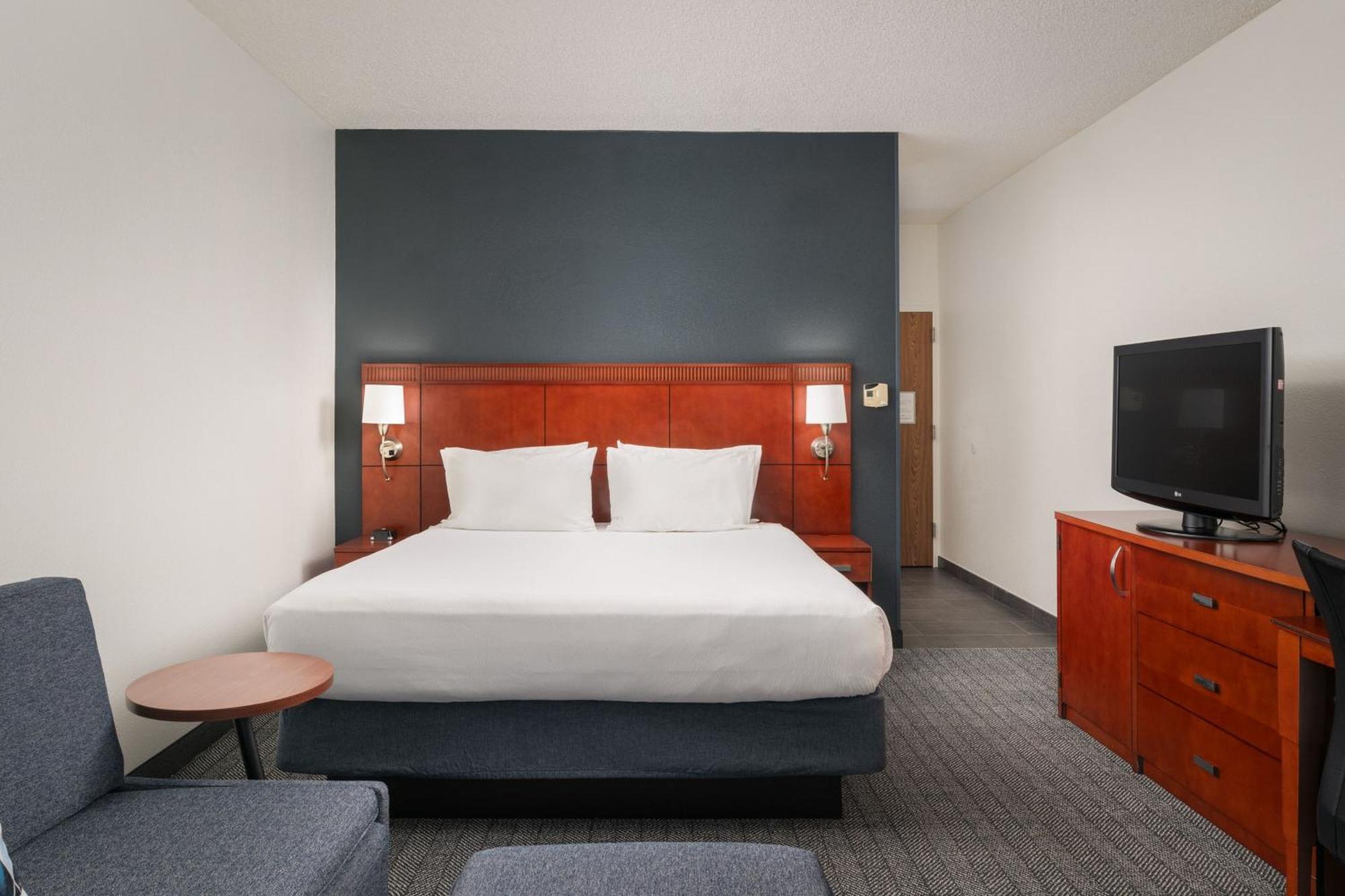 Courtyard Melbourne West Hotel Ngoại thất bức ảnh