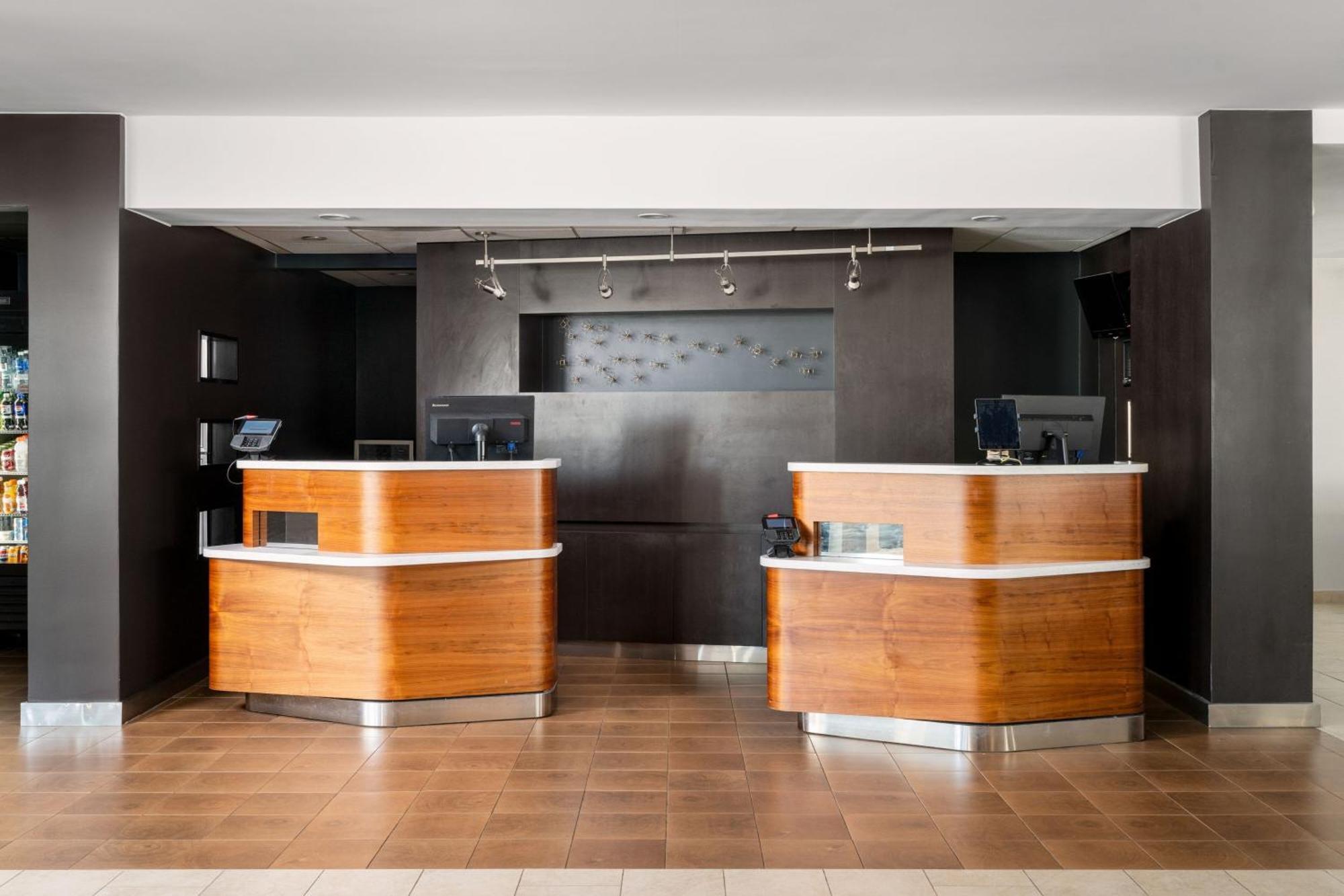 Courtyard Melbourne West Hotel Ngoại thất bức ảnh