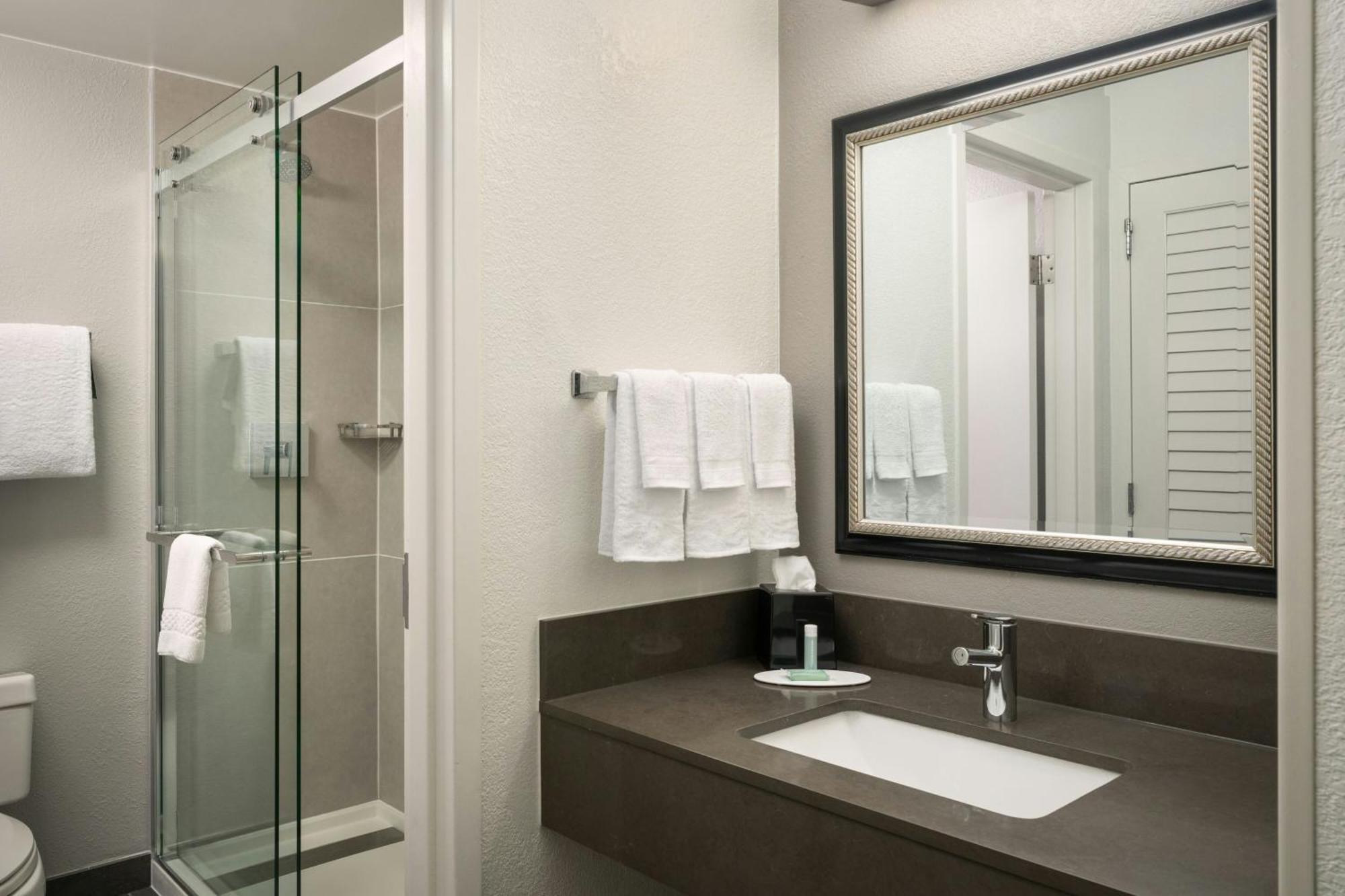 Courtyard Melbourne West Hotel Ngoại thất bức ảnh