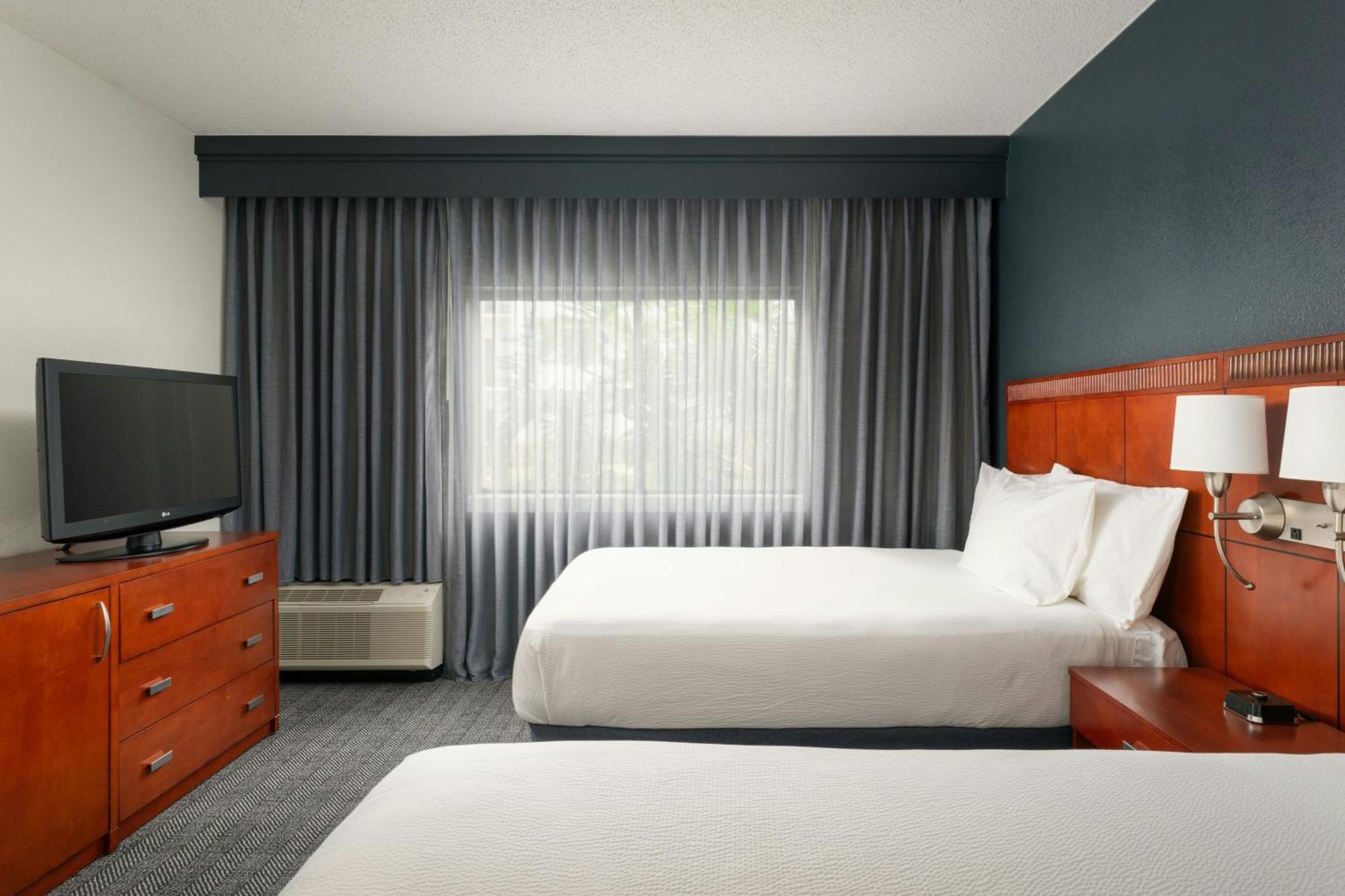 Courtyard Melbourne West Hotel Ngoại thất bức ảnh