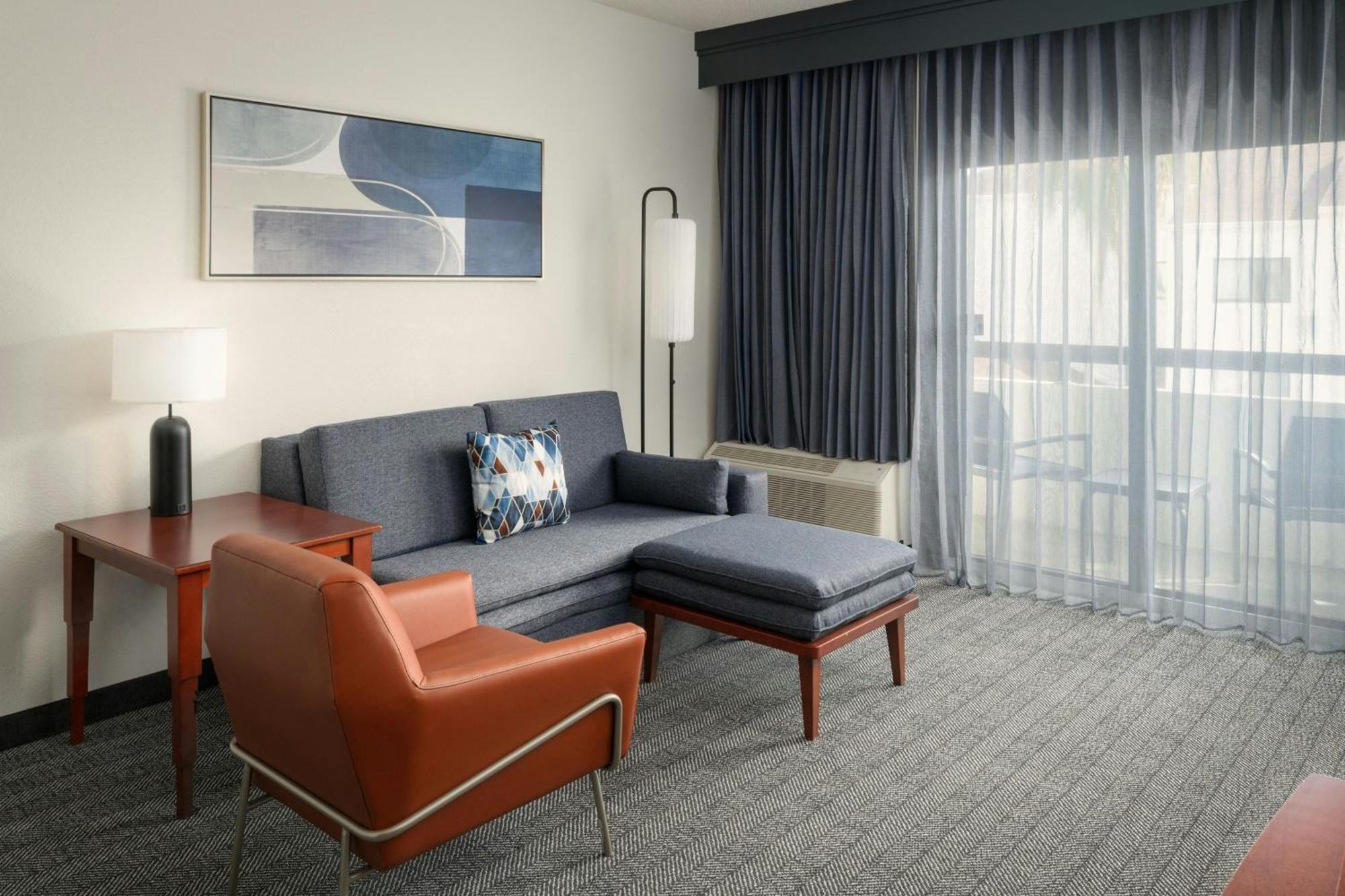 Courtyard Melbourne West Hotel Ngoại thất bức ảnh