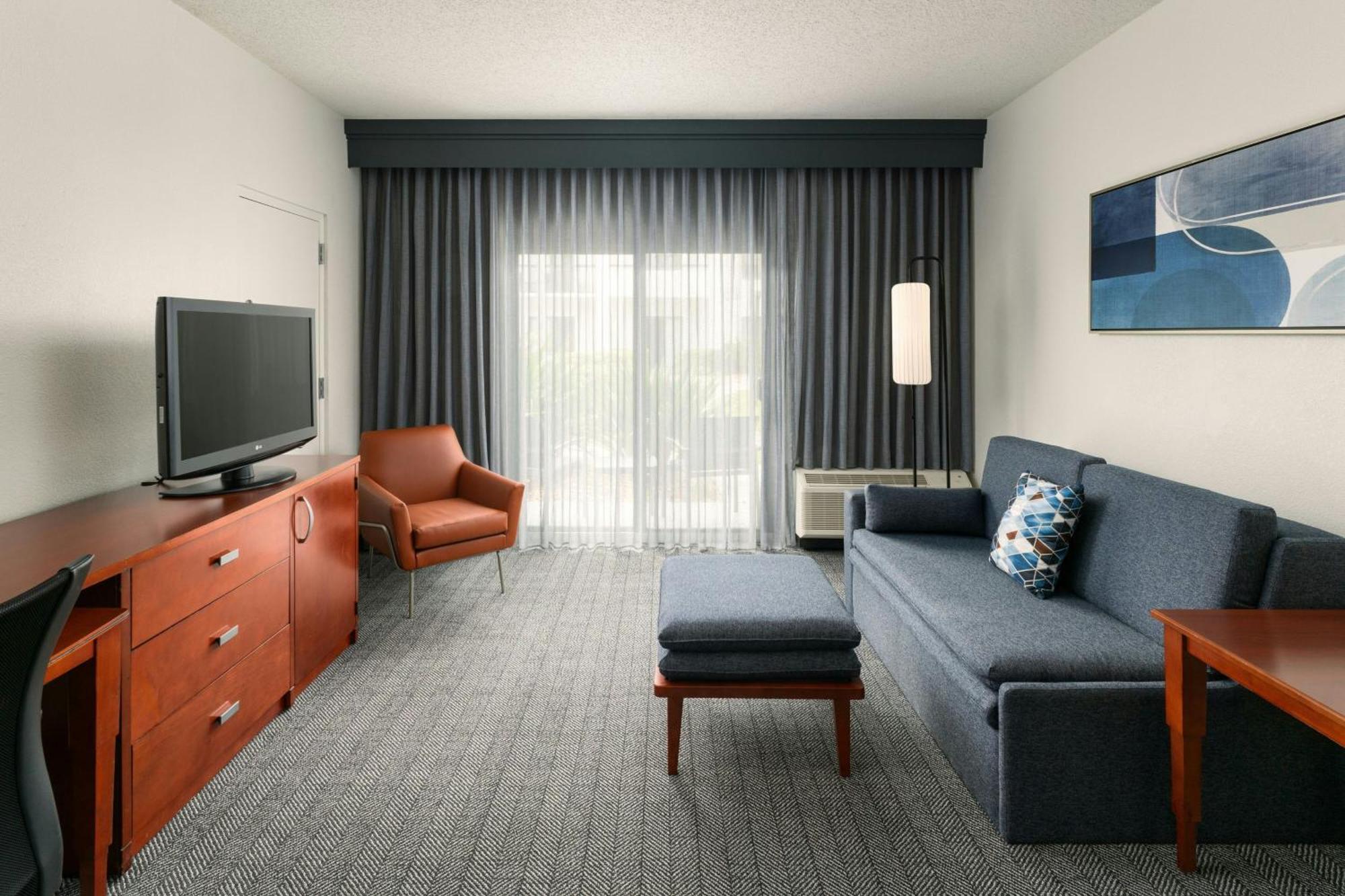 Courtyard Melbourne West Hotel Ngoại thất bức ảnh