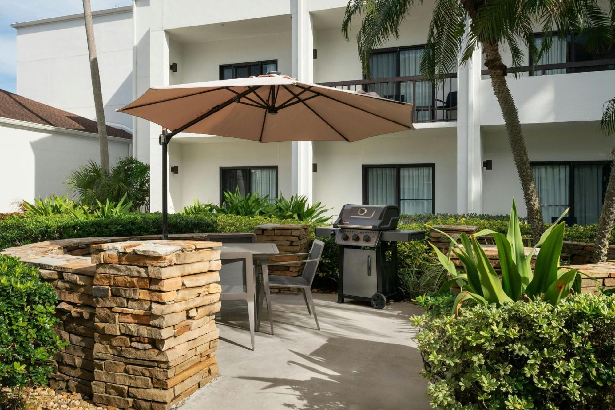 Courtyard Melbourne West Hotel Ngoại thất bức ảnh