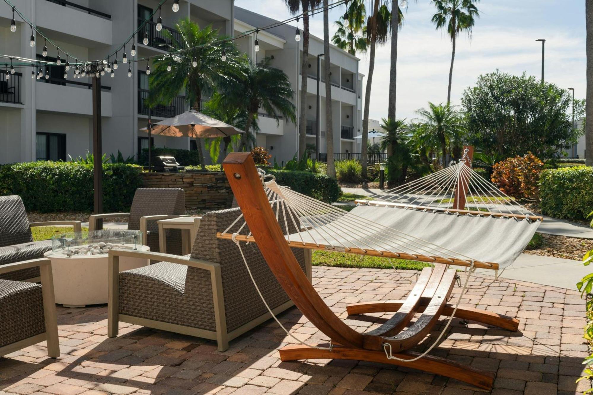 Courtyard Melbourne West Hotel Ngoại thất bức ảnh