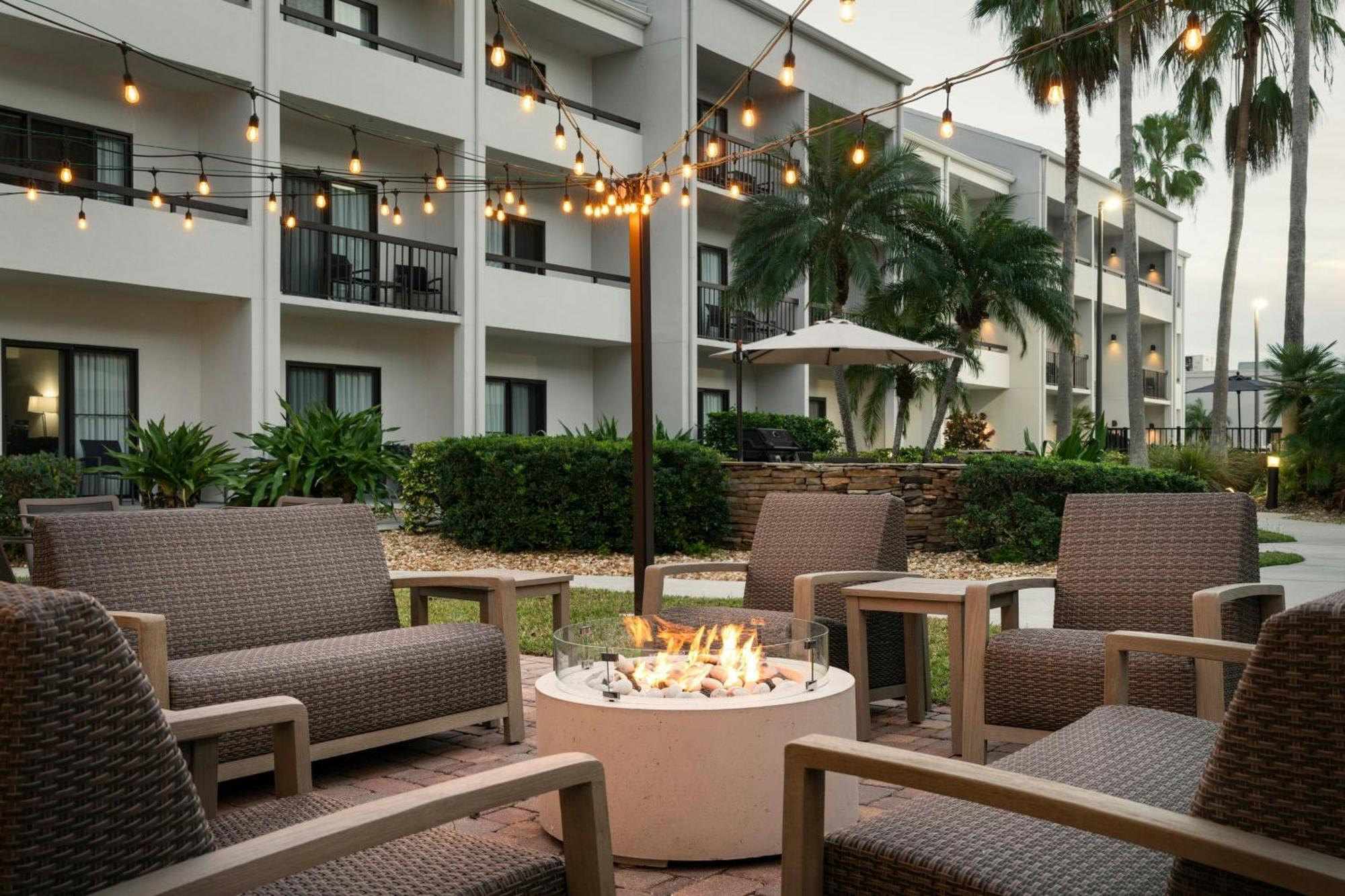 Courtyard Melbourne West Hotel Ngoại thất bức ảnh