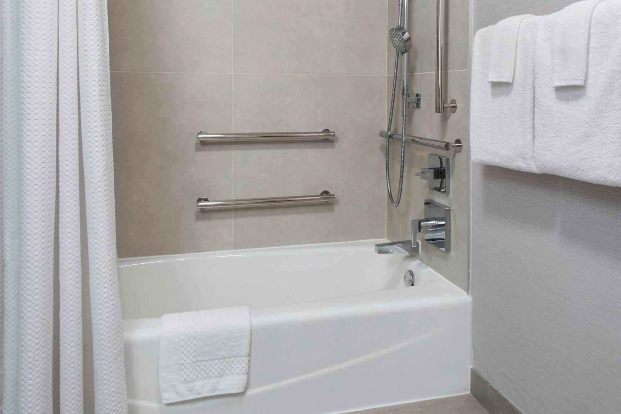 Courtyard Melbourne West Hotel Ngoại thất bức ảnh
