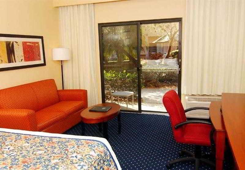 Courtyard Melbourne West Hotel Phòng bức ảnh